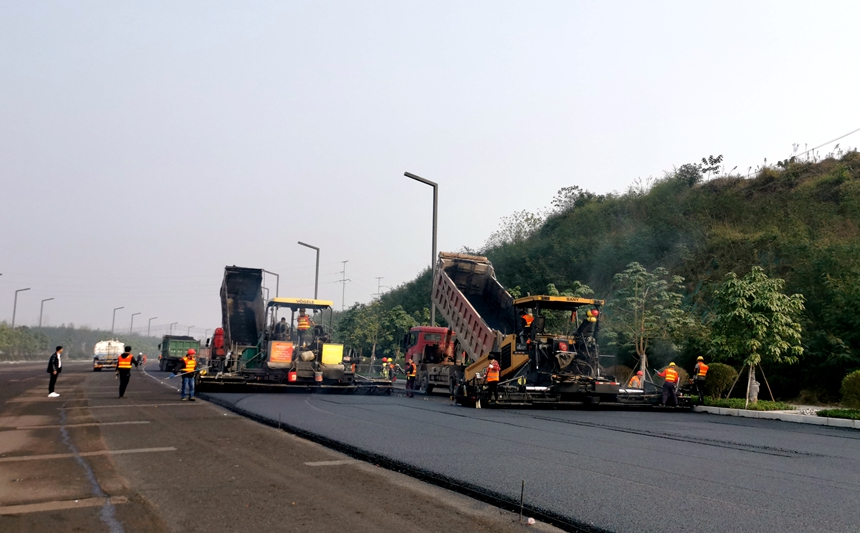 泸州长江二桥江北段沥青摊铺 泸州长江二桥江北段沥青摊铺